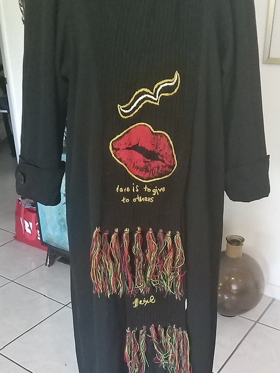 deigual Accessories - Black Scarf with Red Lip Graphic